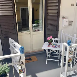 https://ninni-mondello-house.palermohotels.org